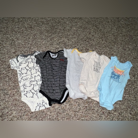 Other - Boys Baby Onesie Set in Various Colors, Lot of 5, 6-9 month onesies
